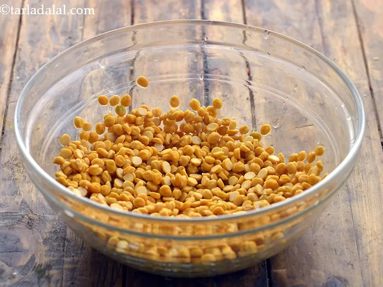 Step 4 – Drain the chana dal using a strainer.