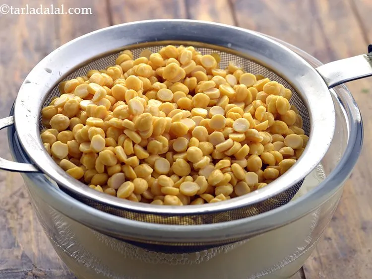 Step 6 – After two hours, open the lid and drain well using a sieve.