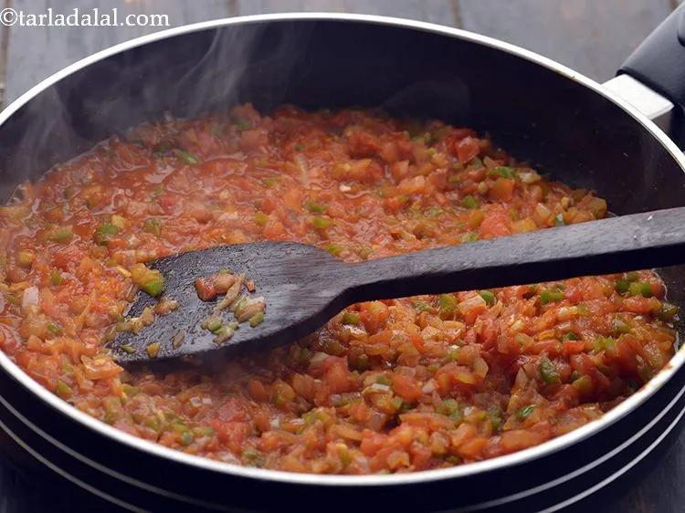 स्टेप 11 – अच्छी तरह से मिलाएं और बीच-बीच में हिलाते हुए मध्यम …