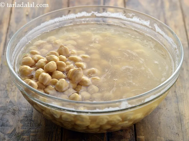 Step 2 – To make the&nbsp;<b><span style="font-size: 12pt; font-family: Cambria;">chana and potato&nbsp;salad recipe&nbsp;| potato chickpea salad&nbsp;| aloo chana …