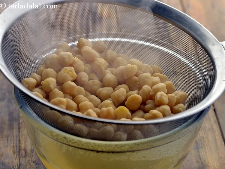 Step 7 – Drain the boiled kabuli chana using a strainer and keep aside.