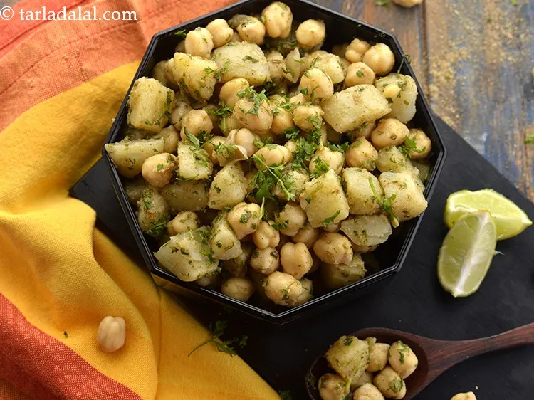 Step 22 – Transfer the <strong>chatpatta potato and chana salad</strong> in a serving bowl &amp; serve. You can …