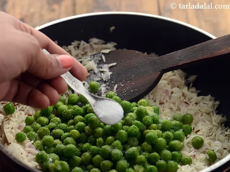 स्टेप 15 – नमक डालें।