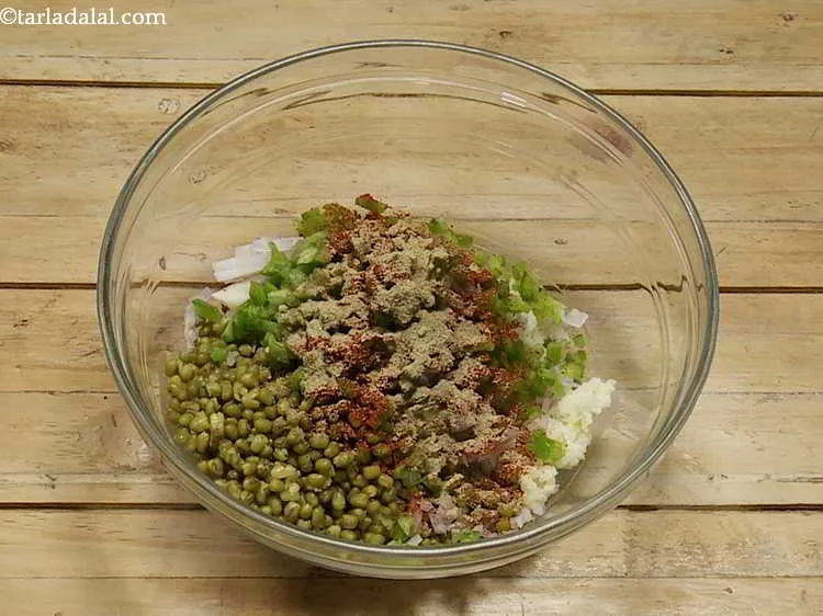 स्टेप 6 – अब चटपटे स्वाद के लिए चाट मसाला डालें। आप रेडीमेड …