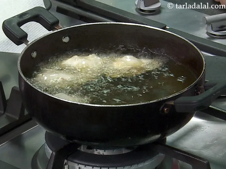 Step 42 – Add a few samosas at a time in the hot oil.&nbsp;