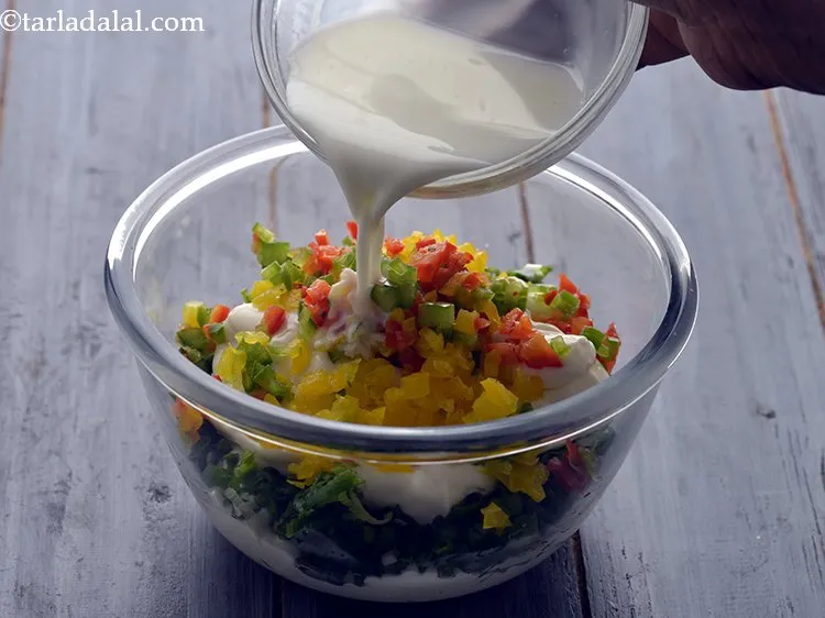 स्टेप 5 – दूध डालें। यह एक चमकीला और मलाईदार बनावट प्रदान करता …