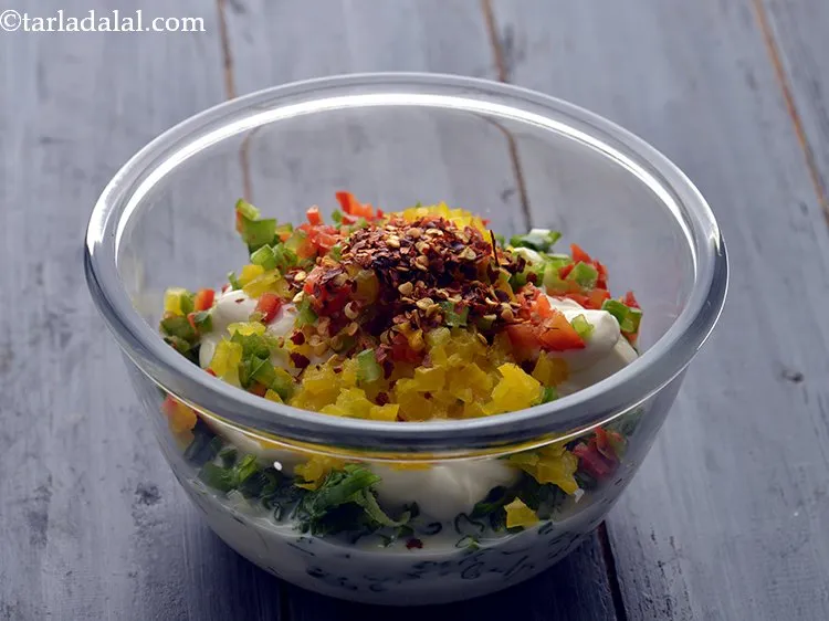 स्टेप 6 – इसके अलावा सूखी लाल मिर्च के फ्लैकस् डालें। विकल्प के …