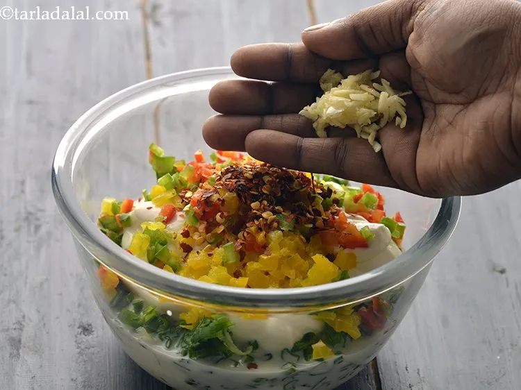 स्टेप 7 – थोड़ा कसा हुआ लहसुन डालें। वैकल्पिक रूप से, आप चाहें …