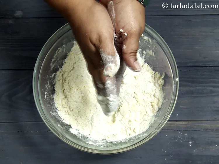 Step 19 – Rub between your palms so all the ingredients mix well.&nbsp;