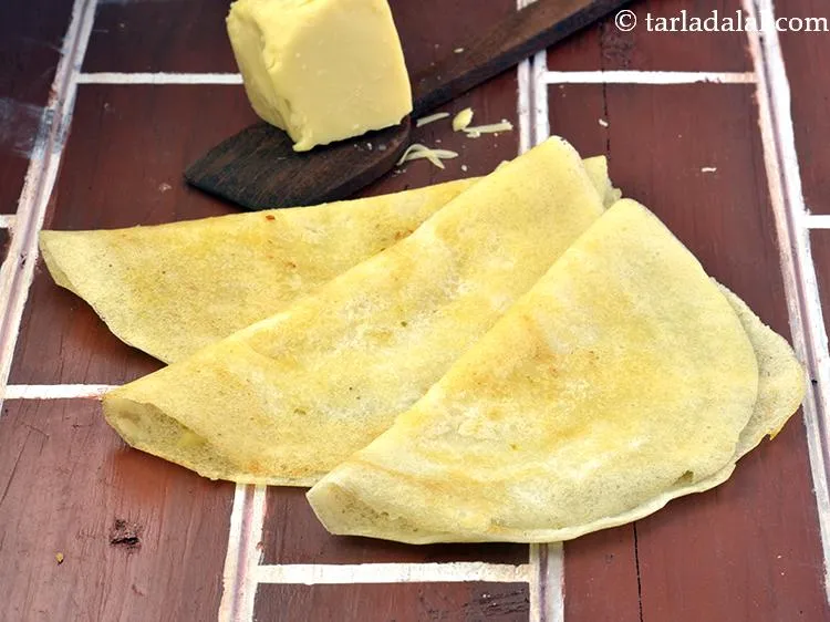 Step 13 – Serve&nbsp;<strong>cheese dosa |&nbsp;how to make cheese dosa for kids&nbsp;|&nbsp;street style butter cheese dosa&nbsp;|&nbsp;crispy cheese dosa&nbsp;|&nbsp;</strong>immediately.