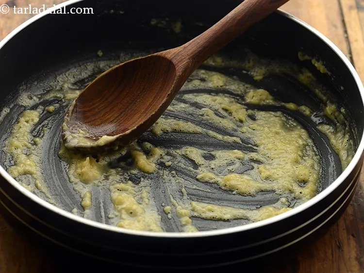 Step 6 – Mix well and cook on a medium flame for 30 seconds, while stirring continuously.