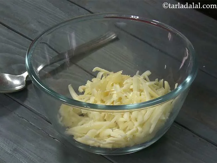 Step 5 – Now add the freshly crushed garlic to it. You can also use grated garlic.