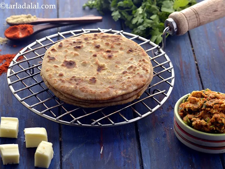 स्टेप 23 – <strong>चीज पराठा</strong> तुरंत परोसें।