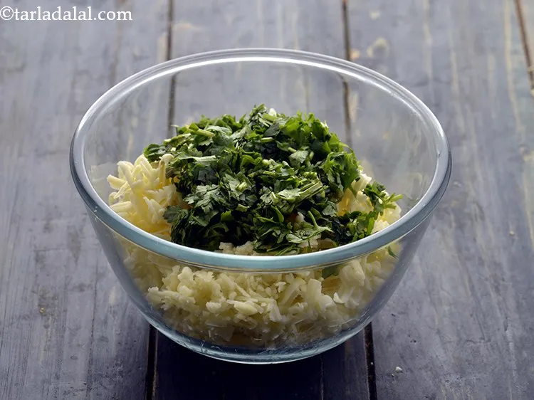 स्टेप 6 – कटा हुआ हरा धनिया डालें। साथ ही, आप अदरक, लहसुन, …