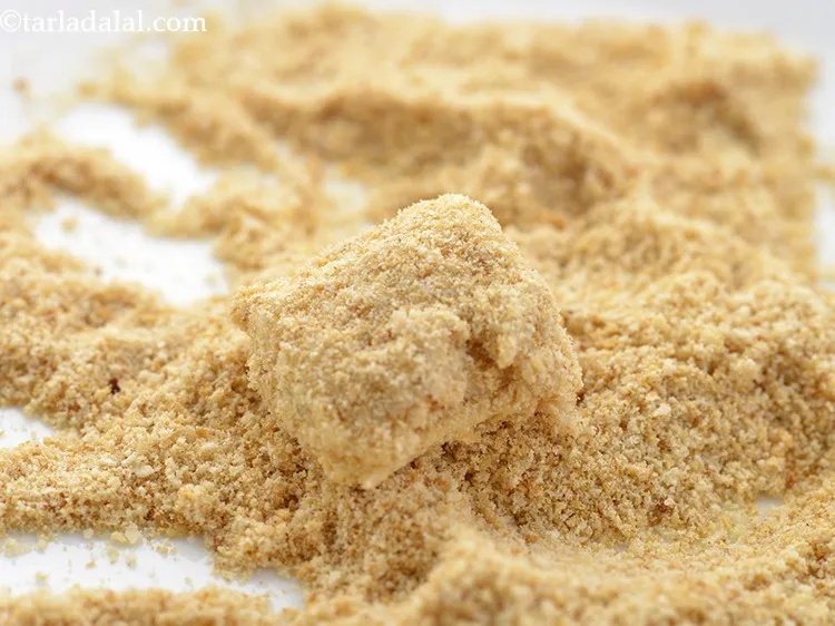 स्टेप 13 – इसे ब्रेडक्रंब में रोल करें जब तक कि वे सभी …