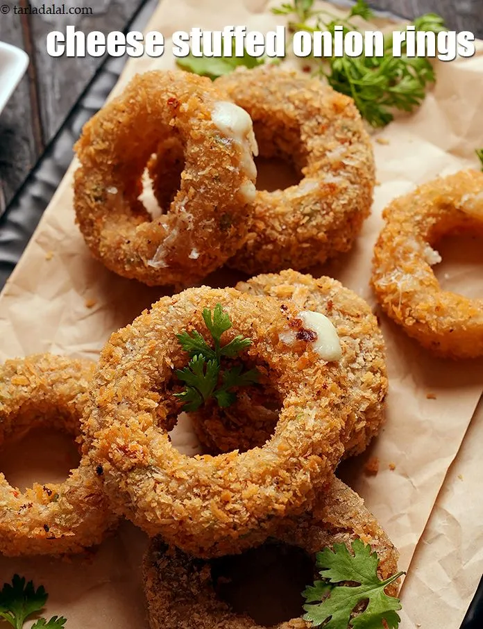 Step 25 – Serve <strong>cheese&nbsp;onion rings</strong> hot with dip of your choice.