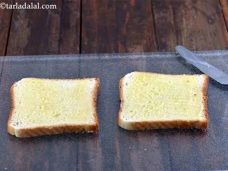 Step 15 – To make&nbsp;<strong>chilli cheese toast recipe | veg chilli cheese toast on sandwich toaster | Mumbai …