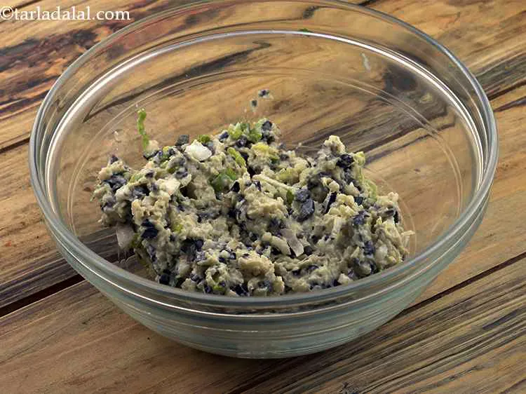 Step 7 – Mix well with a spoon till everything is evenly incorporated. Keep aside.