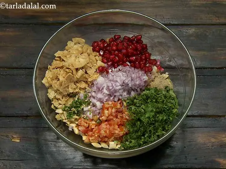 Step 8 – Add finely chopped coriander. You can also toss in some sprouts.