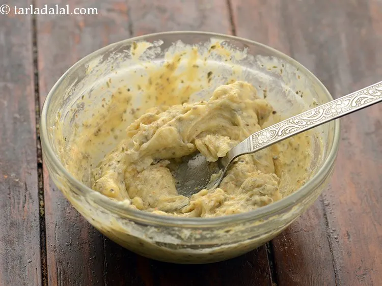 Step 5 – Mix well and our herb mixture is ready for<strong> cheesy garlic pull-apart french bread</strong>.&nbsp;