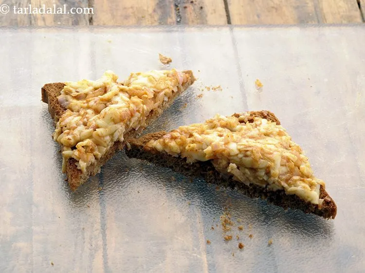 Step 12 – Cut&nbsp;<strong>cheesy onion and chilli toast | Indian onion and cheese chilli toast |</strong><strong>&nbsp;</strong>into triangles.