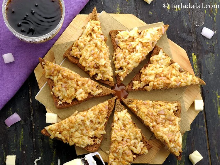 Step 13 – Serve <strong>cheesy onion and chilli toast</strong> immediately.