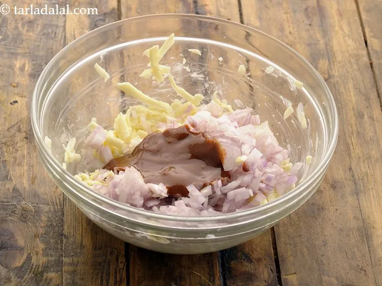 Step 4 – Add chilli sauce, you can adjust the quantity according to your preference.