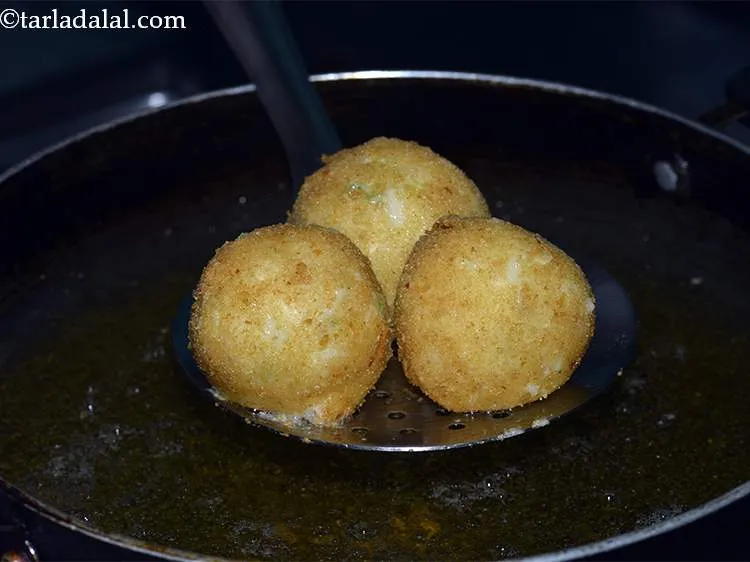 Step 19 – Heat oil in a deep non stick pan, deep dry3-4 at a time.