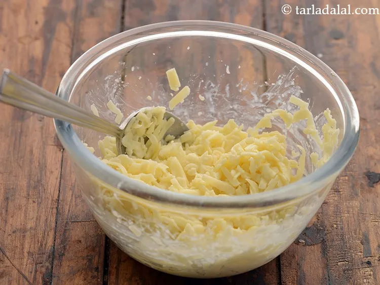 स्टेप 5 – एक चम्मच का उपयोग करके अच्छी तरह मिलाएं।