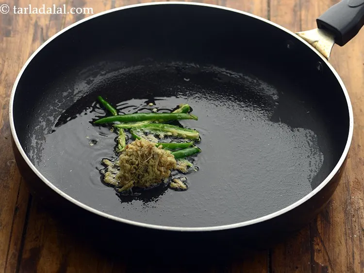 स्टेप 14 – अदरक डालें।