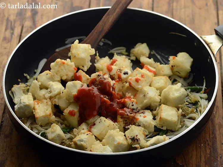 स्टेप 22 – चिली सॉस डालें। अगर आप रेड चिली सॉस का इस्तेमाल …