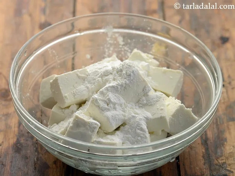 Step 3 – Sprinkle 3 tbsp of corn flour over it.&nbsp;