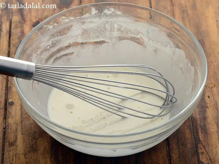 स्टेप 6 – इसे अच्छी तरह से फेंट लें और एक तरफ रख …