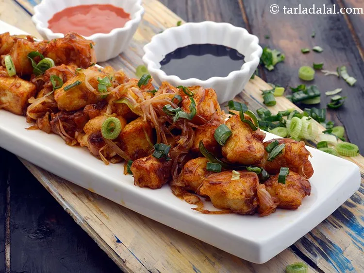 स्टेप 26 – <strong>चिली पनीर</strong> को <a href=""https://www.tarladalal.com/recipes-for-chinese-starters-in-hindi-language-79"" target=""_blank""><strong>स्टार्टर</strong></a> के तौर पर तुरंत …