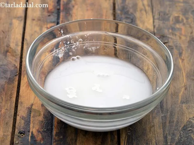 स्टेप 13 – १/४ कप पानी डालें।