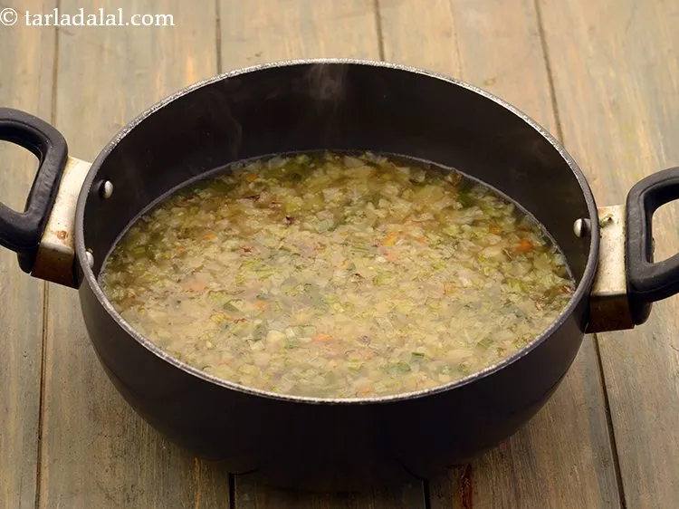 स्टेप 17 – अच्छी तरह मिलाएं और बीच-बीच में हिलाते हुए ५ मिनट …