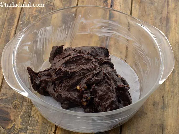 Step 21 – Pour the <strong>microwave chocolate brownie batter</strong> into the greased and lined microwave safe dish.