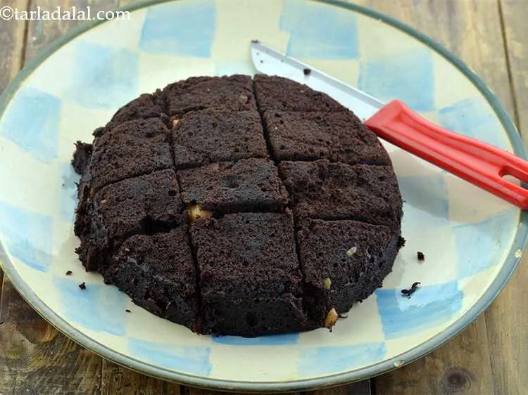 Step 27 – Cut the <strong>eggless</strong>&nbsp;<strong>chocolate brownies </strong>into pieces. The size depends upon the way you like rectangle …