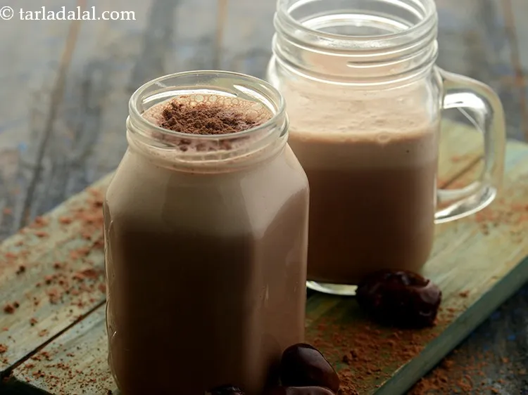 Step 6 – Serve&nbsp;<strong>chocolate date almond milk recipe&nbsp;|&nbsp;Indian healthy chocolate date almond milk&nbsp;|&nbsp;vegan date and chocolate almond milk&nbsp;|&nbsp;</strong><strong>&nbsp;</strong>immediately …