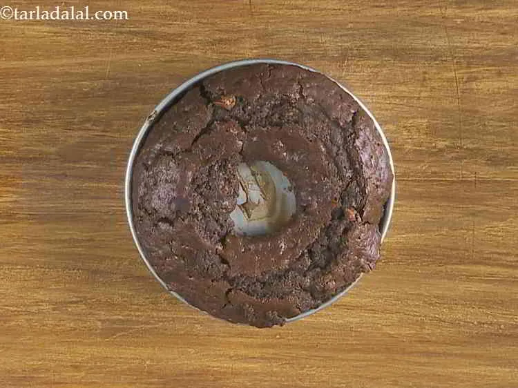 Step 21 – Loosen the edges of the cake and tap the mould sharply in an upside down …