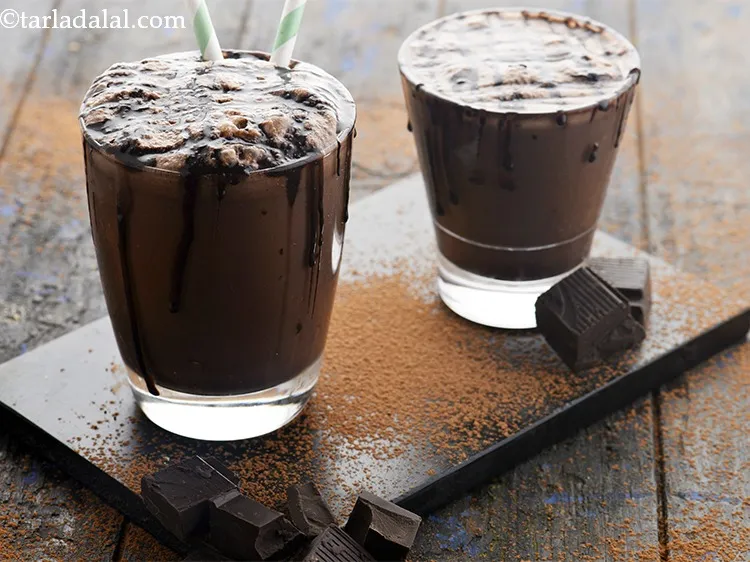 Step 13 – Serve the&nbsp;<strong>indian chocolate milkshake</strong>&nbsp;chilled.