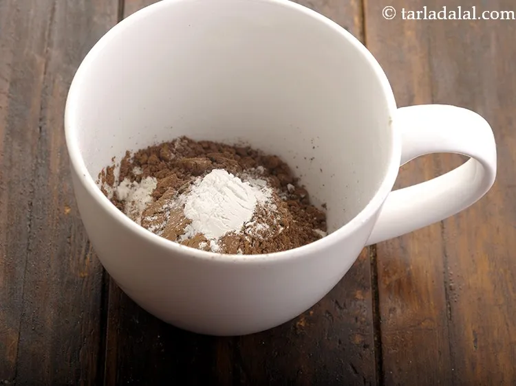 स्टेप 3 – बेकिंग पाउडर डालें।