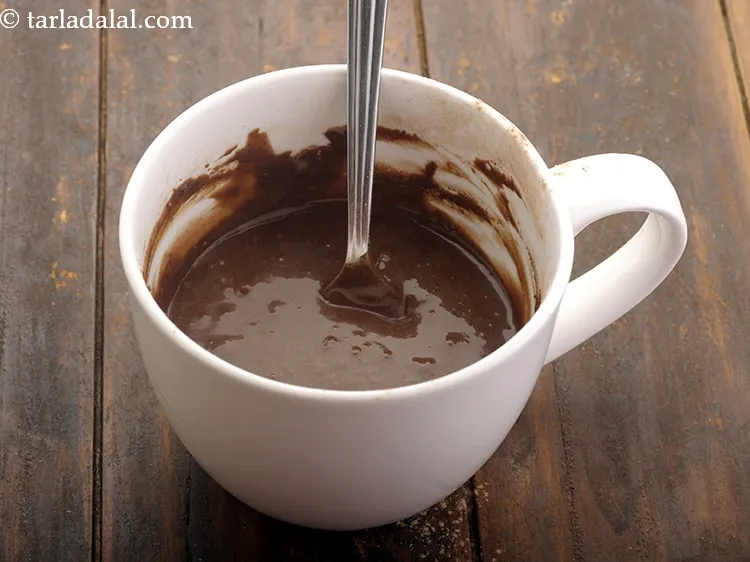 स्टेप 11 – धीरे से मिलाएं। घोल थोड़ा गाढ़ा होना चाहिए और मग …