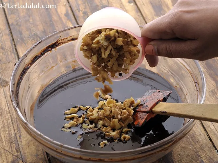 स्टेप 8 – इसे और कुरकुरा बनाने के लिए हम इसमें ५ टेबल-स्पून&nbsp;<a …