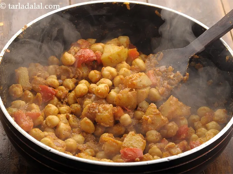 Step 25 – Cook&nbsp;<strong>chana aloo masala | Punjabi style chole aloo masala | dry chole masala |</strong>&nbsp;on medium …