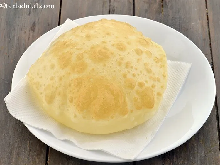 Step 11 – Drain the <strong>aloo bhatura</strong> on an absorbent paper.