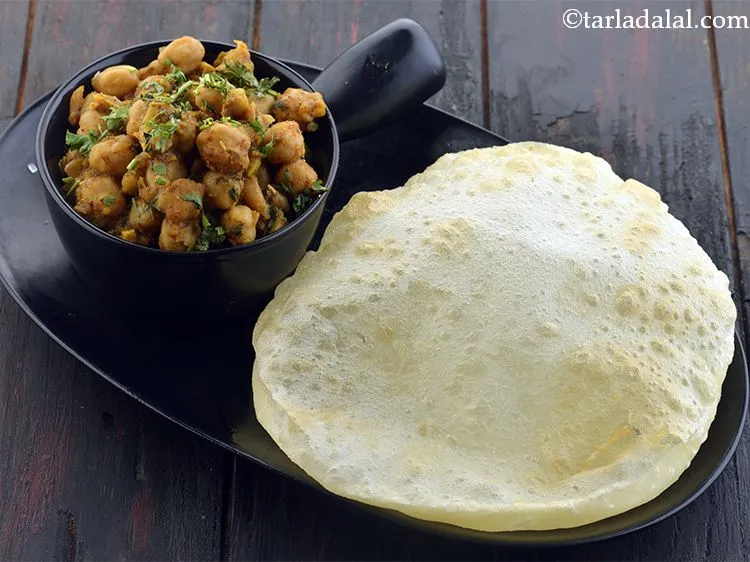 Step 12 – Repeat steps 9 to 11 to make 7 more <strong>aloo bhaturas</strong>. Enjoy the <strong>alu bhaturas</strong> …