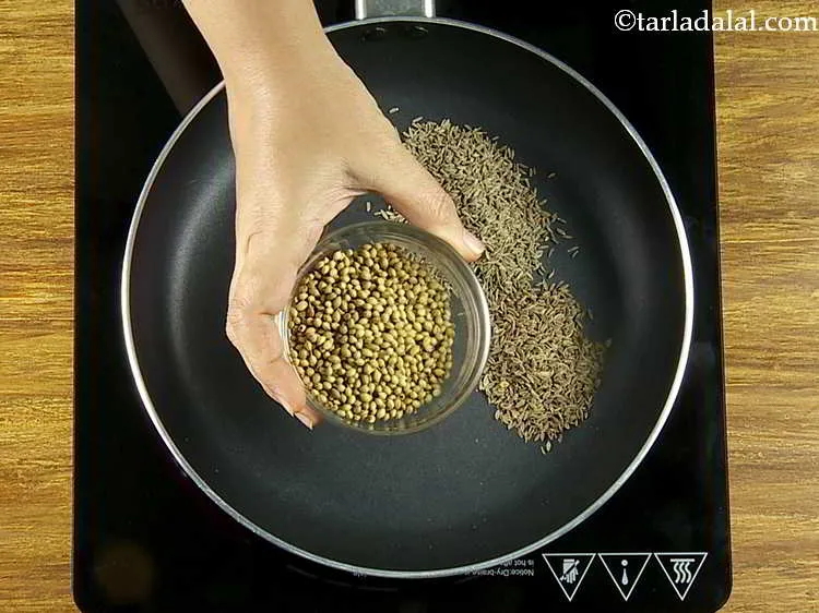 स्टेप 10 – खड़ा धनिया डालें। धनिया मानव जाति के लिए हर्ब और …