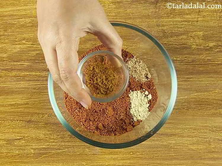 स्टेप 21 – जाविंत्री का पाउडर डालें। जाविंत्री जायफल का फल या जायफल …