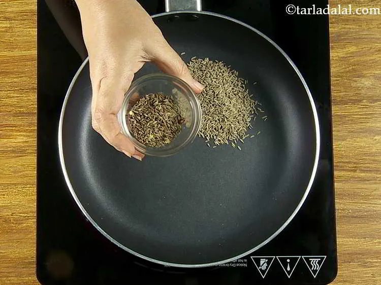 स्टेप 9 – अब, शाहजीरा डालें। वे कैरवे सीड के रूप में भी …